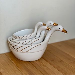 Anthropologie Ceramic Gold Swan Measuring Cups